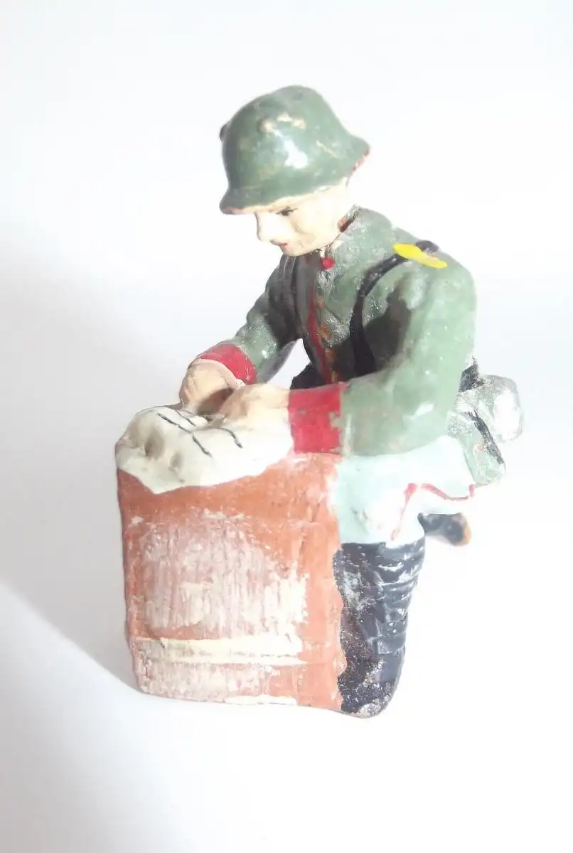 Hausser Elastolin Soldat mit Korb und Handtuch Lagerleben im 2. Weltkrieg