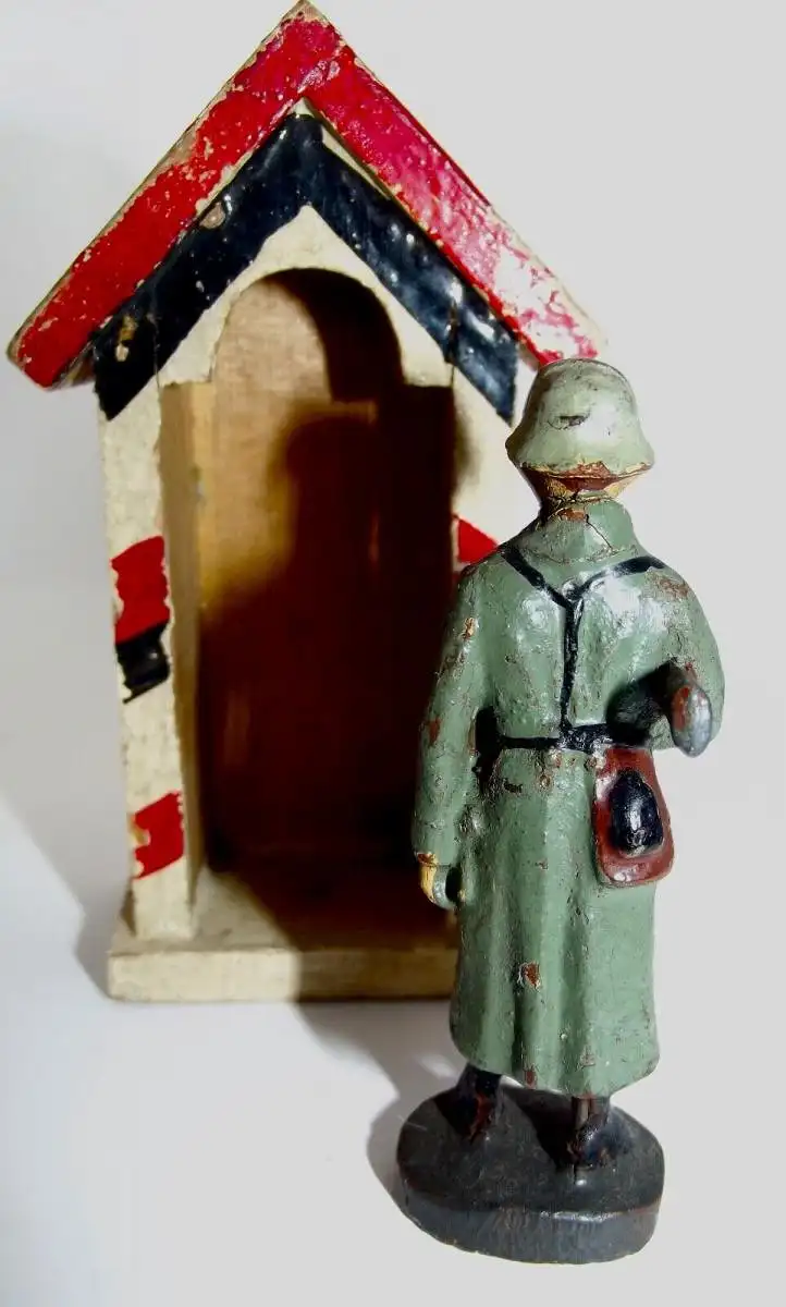 Hausser - Elastolin Soldat 7 cm Wache Schilderhaus WK2 Wachsoldat Militär
