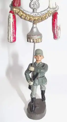 Lineol - Elastolin :  Soldat mit großen Schellenbaum marschiert 19,5 cm Gesamt