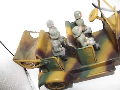 Militär Kübelwagen mit Besatzung und Verdeck für Lineol Elastolin