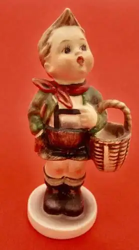 Goebel ; Hummel Figur ;  Dorfbub Junge mit Korb 10 cm