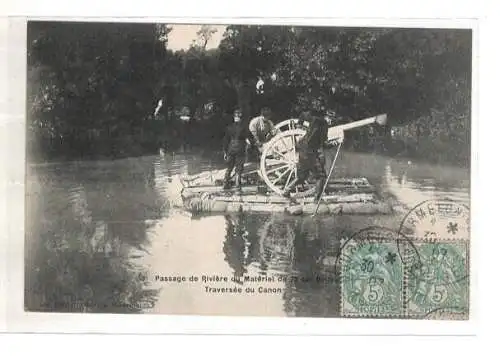 AK Frankreich ;  Soldaten auf einen Floss mit Geschütz, Kanone 1907