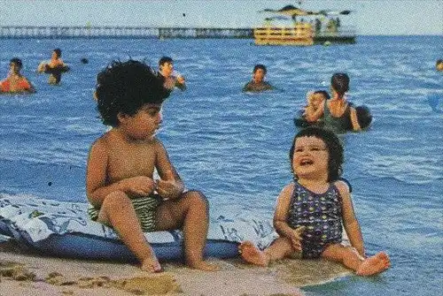 ÄLTERE POSTKARTE KUWAIT TOWERS BOATS SEA SIDE KUWEIT Tower beach plage Kinder children enfant Ansichtskarte cpa postcard