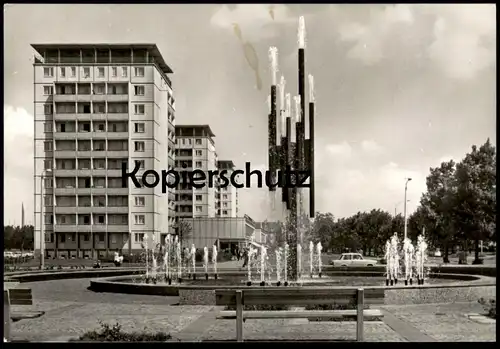 ÄLTERE POSTKARTE HALLE AN DER SAALE CHEMIEBRUNNEN UND HOCHHÄUSER IN DER LENINALLEE Brunnen fountain fontaine AK postcard
