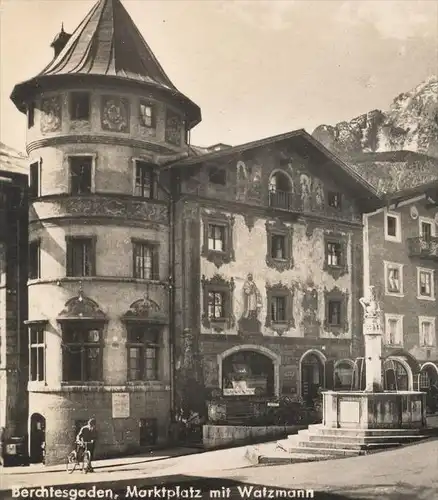 ALTE POSTKARTE BERCHTESGADEN 1938 MARKTPLATZ MIT WATZMANN PERSONEN TRACHT RAD Photo L. Ammon cpa postcard Ansichtskarte