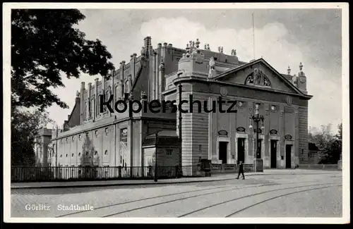 ALTE POSTKARTE GÖRLITZ STADTHALLE 1939 Person Mann Passant Goelitz Zgorzelec Zhorjelc cpa postcard AK Ansichtskarte