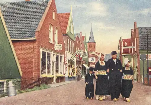 ÄLTERE POSTKARTE VOLENDAM HOLLAND melkbus Haus Milchkanne Flaggen Tracht Trachten traditional costume folklorique style