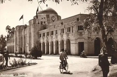 ÄLTERE POSTKARTE BASRAH POST DIRECTORATE BASRA IRAK Iraq flag bike Rad Radfahrer cpa postcard AK Ansichtskarte