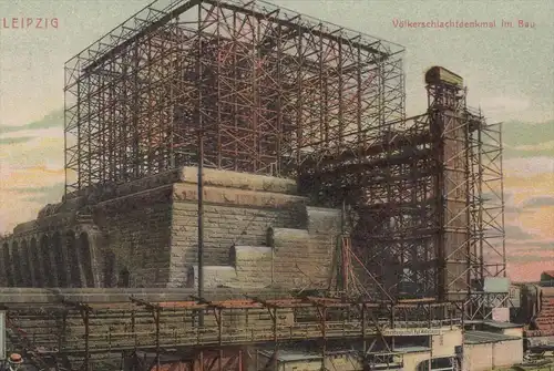 ALTE POSTKARTE LEIPZIG DAS VÖLKERSCHLACHTDENKMAL IM BAU SCHRIFTZUG CEMENTBAUGESCHÄFT RUD. WOLLE Denkmal construction AK