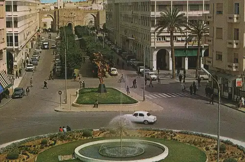 ÄLTERE POSTKARTE SFAX TUNISIE SFAX AVENUE HÉDI CHAKER Brunnen fontaine fountain Tunesien cpa postcard Ansichtskarte AK