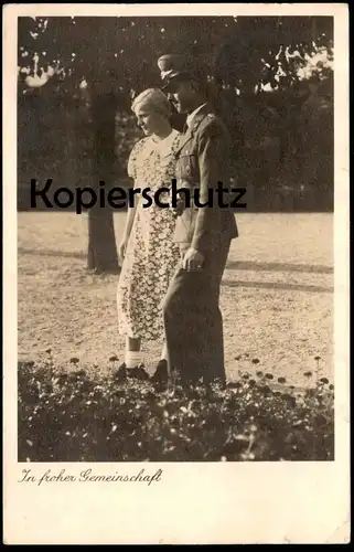 ALTE POSTKARTE IN FROHER GEMEINSCHAFT SOLDAT FELDPOST HALLE SAALE 1940 Uniform Paar couple cpa postcard AK Ansichtskarte