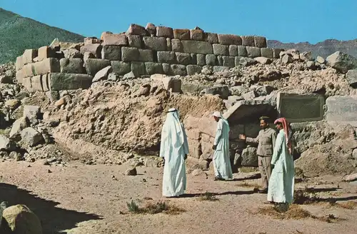 ÄLTERE POSTKARTE UKHDUD ARCHAEOLOGICAL RUINS Scheich sheikh Saudi Arabia Saudi-Arabien Ruinen Archäologie postcard