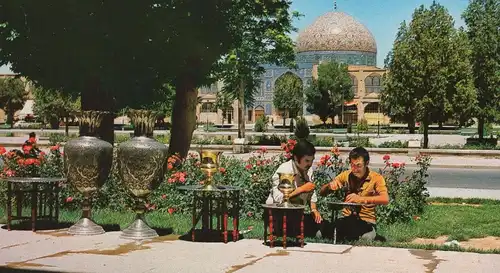 ÄLTERE POSTKARTE ISFAHAN SHEIKH LOTFOLLAH MOSQUE Shikh Lotfolah Iran Persia Moschee two men tea Tee Ansichtskarte cpa AK