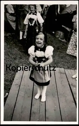 ALTE FOTO POSTKARTE KIND IN TRACHT SCHWARZWALD ? child enfant girl Kinder enfants traditional costume folclorique cpa