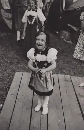 ALTE FOTO POSTKARTE KIND IN TRACHT SCHWARZWALD ? child enfant girl Kinder enfants traditional costume folclorique cpa