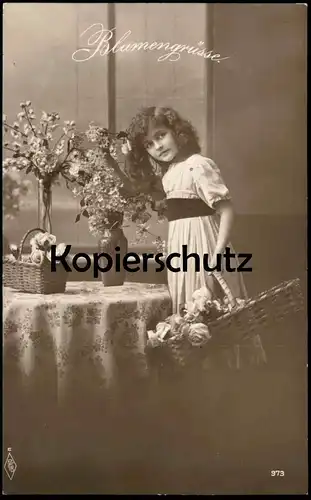 ALTE POSTKARTE BLUMENGRÜSSE KIND Blumen flowers child enfant girl fille femme postcard Ansichtskarte Reinwald ?