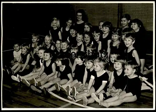 ALTES FOTO SPORT SCHULE KLASSE KINDERGARTEN KINDER MÄDCHEN JUNGEN TURNEN girls boys teacher photo Lehrer 11 x 15