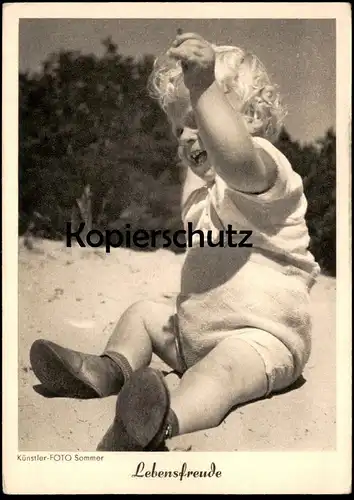 ALTE POSTKARTE LEBENSFREUDE LACHENDES KIND KÜNSTLER FOTO SOMMER child enfant Baby Spass fun cpa Ansichtskarte postcard