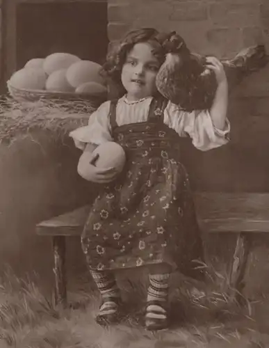 ALTE POSTKARTE KIND MIT HUHN EI EIER hen poule egg Ostern easter paques AK postcard cpa Ansichtskarte