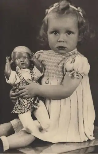 ALTE FOTO POSTKARTE MÄDCHEN MIT DUNKLER PUPPE 1947 photo girl fille doll cpa AK Ansichtskarte postcard