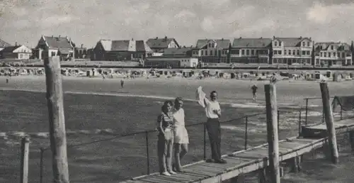 ALTE POSTKARTE NORDSEEBAD NORDERNEY WESTSTRAND Familie Mann winkt mit Taschentuch family Ansichtskarte postcard cpa AK