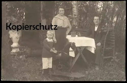 ALTE FOTO POSTKARTE FAMILIE EHEPAAR KIND SCHAUKELPFERD rocker rocking horse cheval à bascule child enfant photo postcard