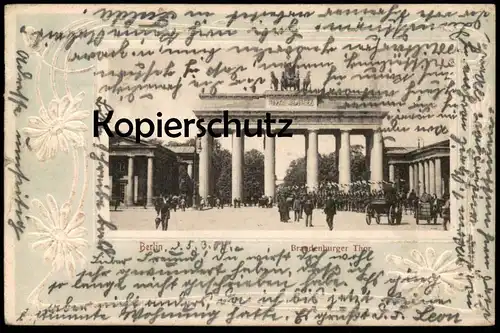 ALTE PRÄGE POSTKARTE BERLIN BRANDENBURGER THOR Tor Parade Passepartout postcard Ansichtskarte AK cpa