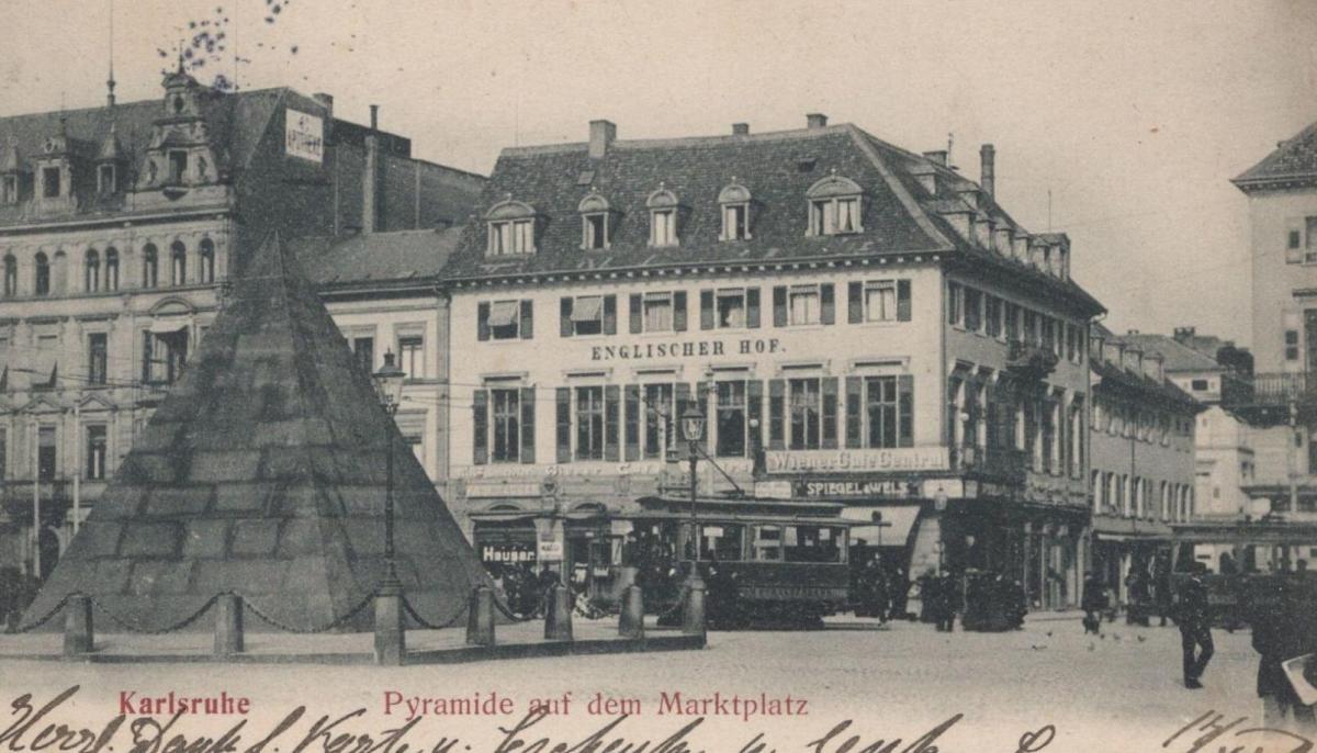 ALTE POSTKARTE KARLSRUHE PYRAMIDE AUF DEM MARKTPLATZ