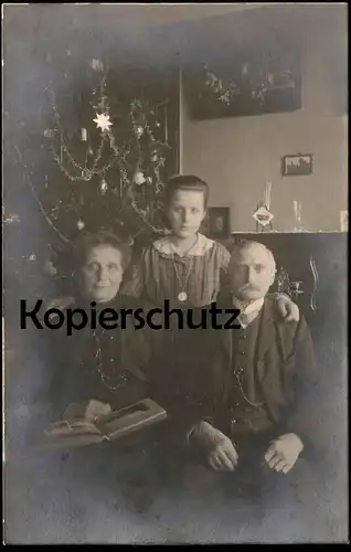 ALTE FOTO POSTKARTE HEILIGABEND WEIHNACHTEN OMA OPA ENKEL Familie christmas photo Weihnachtsbaum postcard Ansichtskarte