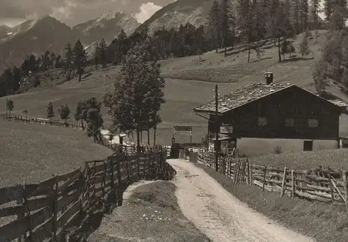 ALTE POSTKARTE AUF DEM WEGE NACH MÖSERN TIROL BLICK AUF DIE MIEMINGER BERGE Telfs Bauernhaus Haus postcard Ansichtskarte