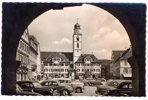 ÄLTERE POSTKARTE BAD MERGENTHEIM BLICK AUF DEN MARKTPLATZ UND STADTKIRCHE alte Autos Volkswagen Opel Vespa postcard cpa