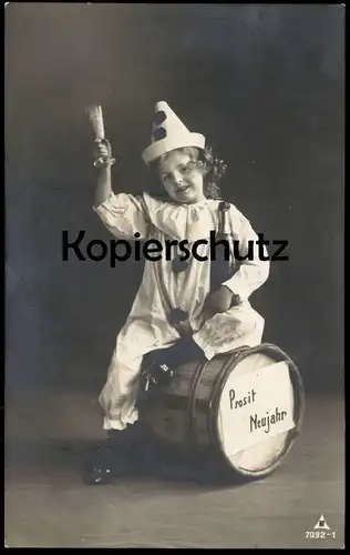 ALTE POSTKARTE CLOWN KIND PROSIT NEUJAHR New Year Harlekin harlequin Trommel drum tambour child enfant postcard cpa AK