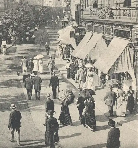 ALTE POSTKARTE KARLSBAD AM EINGANG DER ALTEN WIESE Karlovy Vary Ceska Republika Personen Hut hat chapeau umbrella cpa AK