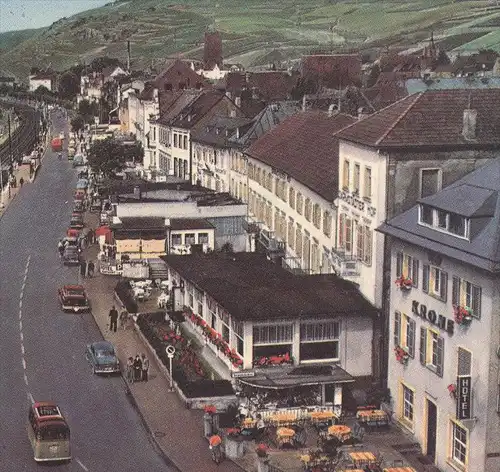 ÄLTERE POSTKARTE RÜDESHEIM RHEINSTRASSE Buick VW Käfer Bahnstrecke railway railroad chemin du fer Ansichtskarte postcard