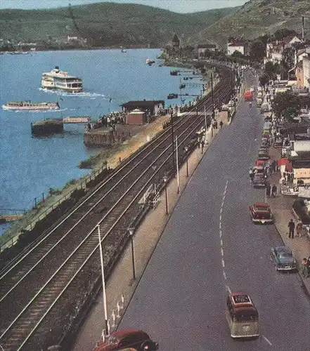 ÄLTERE POSTKARTE RÜDESHEIM RHEINSTRASSE Buick VW Käfer Bahnstrecke railway railroad chemin du fer Ansichtskarte postcard