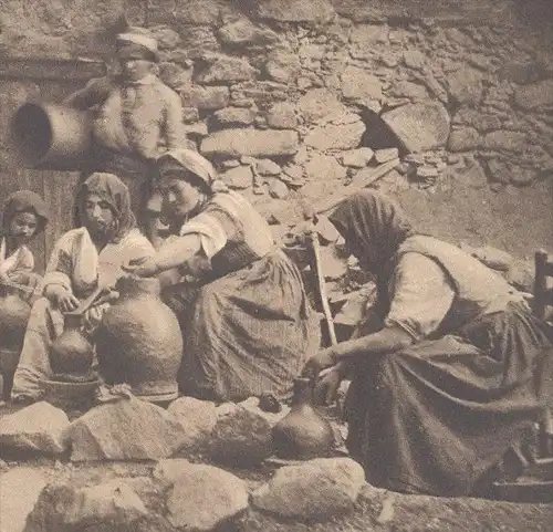 ALTE POSTKARTE WOMEN MAKING CHATTIES PHINE CYPRUS RAPHAEL TUCK'S POSTCARD Poterie Pottery Chypre Zypern artisanry cpa