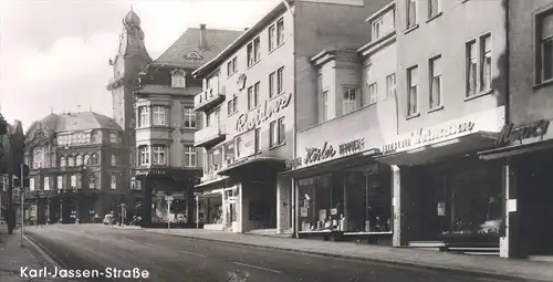 ÄLTERE POSTKARTE HÜTTENSTADT VÖLKLINGEN SAAR KARL-JASSEN-STRASSE GYMNASIUM EVGL.KIRCHE RÖSLER TEPPICHE METZGEREI HERMANN