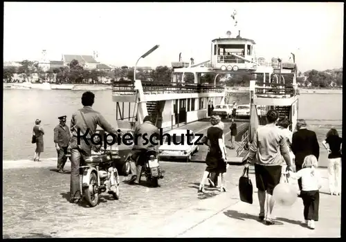 ÄLTERE AK VAC UNGARN DONAUFÄHRE Aufofähre Fähre Schiff Pkw ferry Donau Ship Uniform Motorbike motocyclette moped Mofa