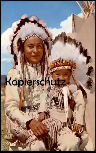 POSTKARTE INDIAN CHIEF & PAPOOSE Indianer Indians Indien Kopfschmuck feather headdress coiffe child enfant Kind postcard