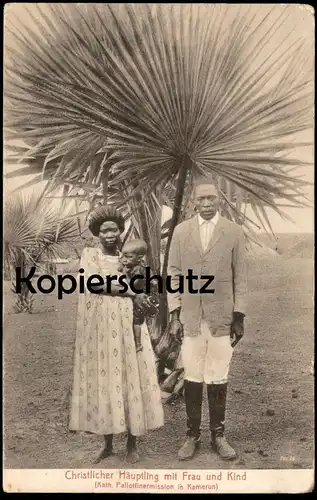 ALTE POSTKARTE KAMERUN CHRISTLICHER HÄUPTLING MIT FRAU UND KIND PALLOTTINERMISSION Cameroun Cameroon family Pallottiner