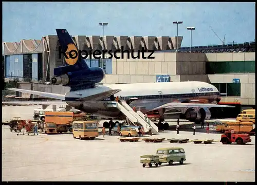 ÄLTERE POSTKARTE FLUGHAFEN FRANKFURT AM MAIN ABFERTIGUNG DC-10 Flugzeug Airport Lufthansa Airplane Aircraft VW Käfer cpa
