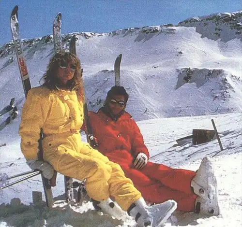 POSTKARTE DOLOMITI SUPERSKI ALTO ADIGE TRENTINO Mode Winter Skifahren Sport skiing faire du ski hiver couple fashion AK