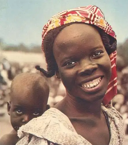 ÄLTERE POSTKARTE AFRICA IN PICTURES KENIA YOUNG MAMMY JEUNE MAMAN Child Enfant Kind Baby Bébé Kenya Afrika postcard cpa