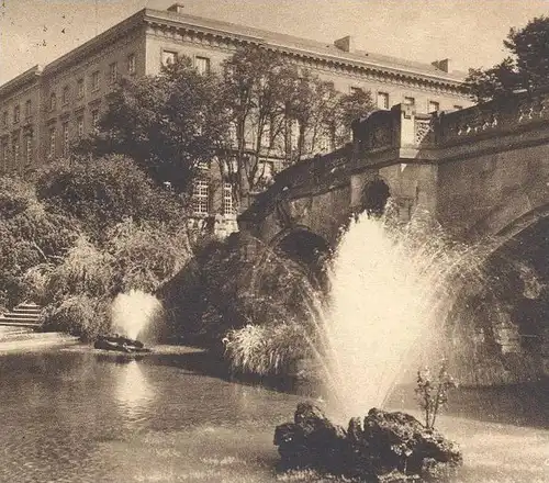 ALTE POSTKARTE METZ SPRINGBRUNNEN DER ESPLANADE & JUSTIZPALAST Feldpost 1943 Fontaine Palais cpa postcard Ansichtskarte