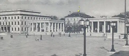 ALTE POSTKARTE MÜNCHEN AM KÖNIGLICHEN PLATZ EHRENTEMPEL BEFLAGGUNG 40ER JAHRE postcard cpa Ansichtskarte AK Architecture