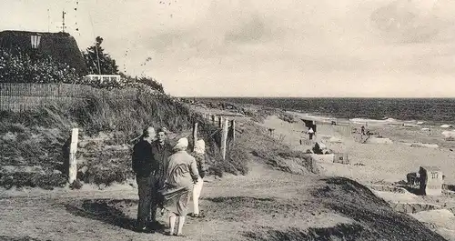 ÄLTERE POSTKARTE WYK AUF FÖHR SÜDSTRAND EHEPAAR PERSONEN Strand plage beach cpa postcard AK Ansichtskarte