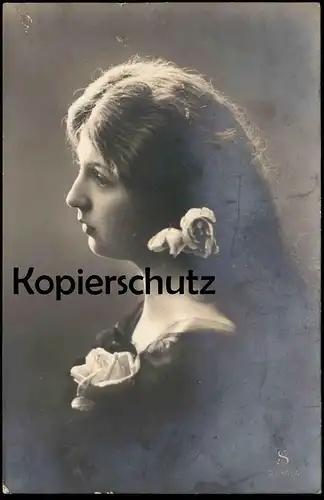 ALTE POSTKARTE FOTOGRAFIE FRAU ROSE BLUME IM HAAR WOMAN WITH FLOWER HAIR FLEUR FEMME FILLE MÄDCHEN FOTO PHOTO postcard