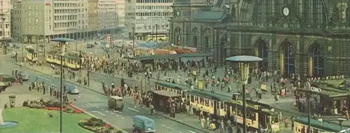 POSTKARTE FRANKFURT AM MAIN MAINUFER MIT DOM HAUPTBAHNHOF GOETHE-HAUS CITROEN 2CV VOLKSWAGEN Bahnhof Strassenbahn Tram