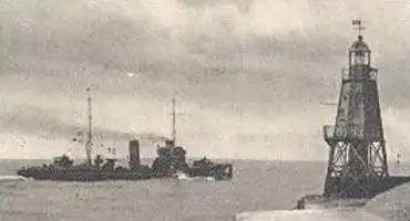 ALTE POSTKARTE SWINEMÜNDE OSTERNOTHAFEN OSTMOLENKOPF MIT TORPEDOBOOT Kriegsschiff Swinoujscie Pommern polska warship