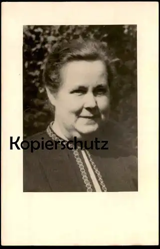 ALTE FOTO POSTKARTE PORTRÄT EINER FRAU SONTAGSKLEIDUNG portrait femme woman cpa photo postcard